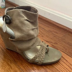 Suede beige wedge heels